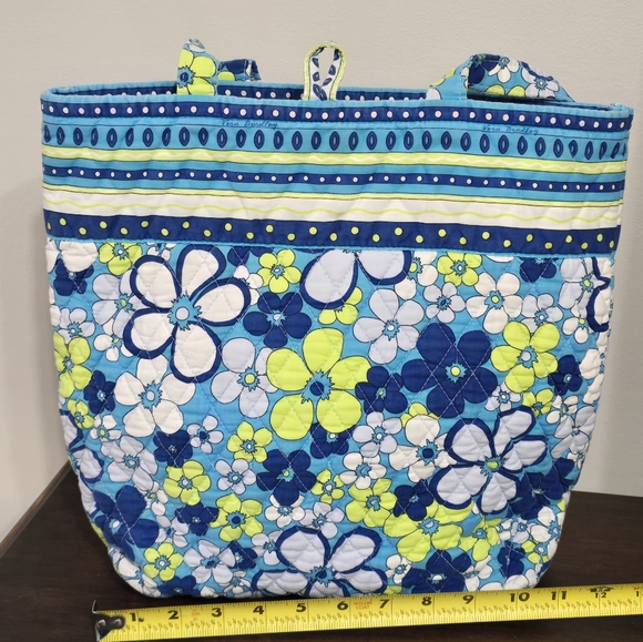 Limited Edition Vera Bradley Flower Power Bag - Picture 3 of 9